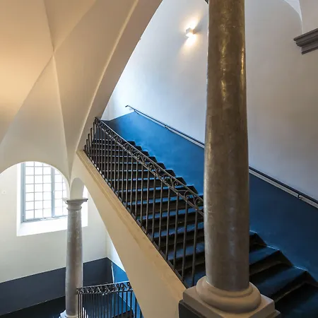 Palais Saleya Boutique מלון 4*